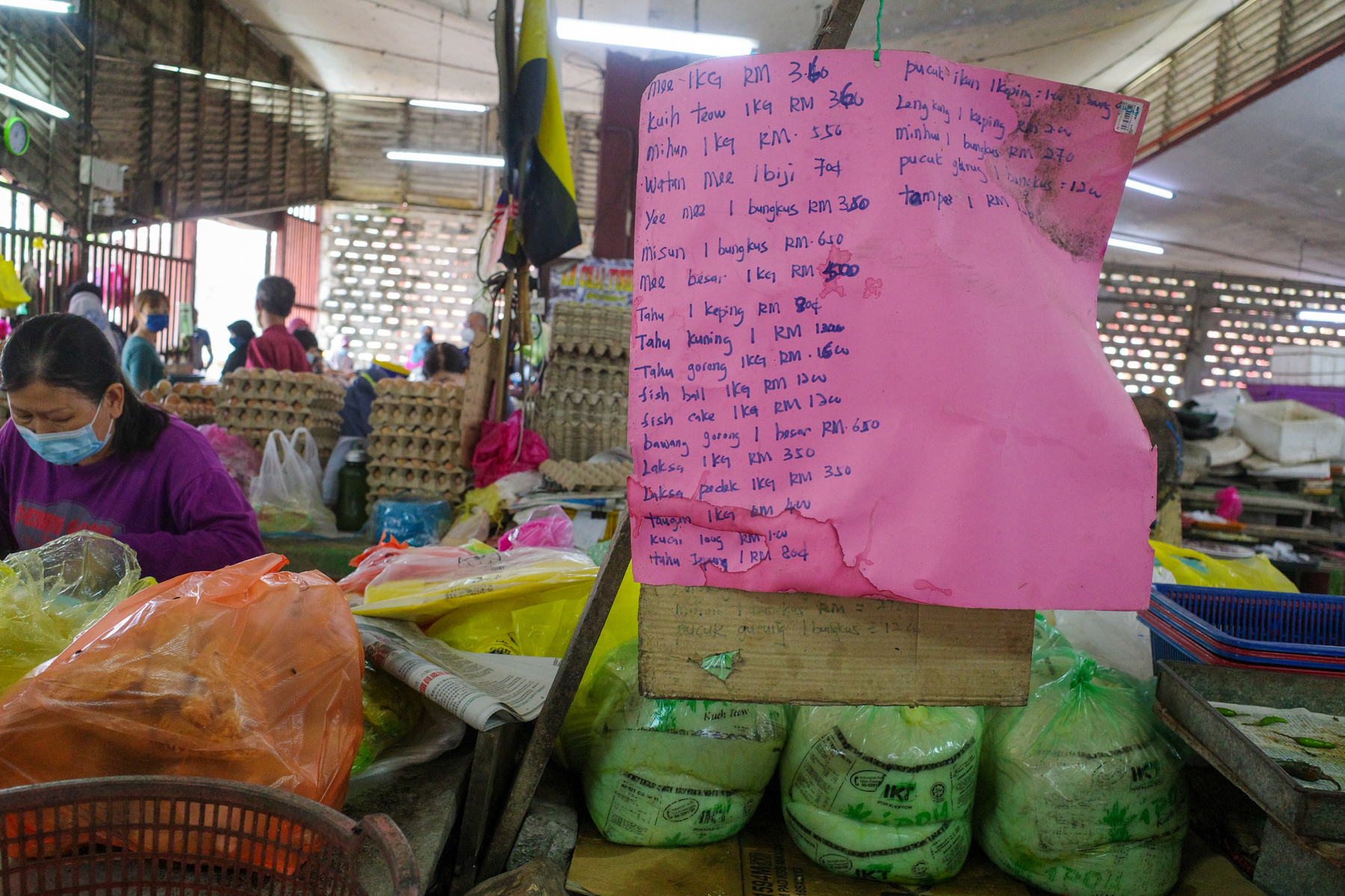 a digital photograph of a market in Malaysia